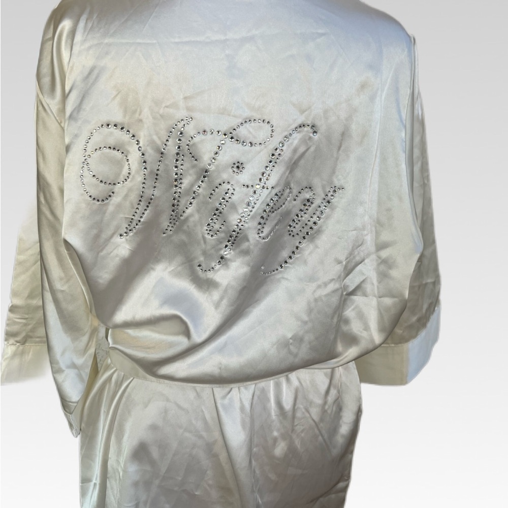 Luxurious Satin Cream Robe - Picture 2 of 5